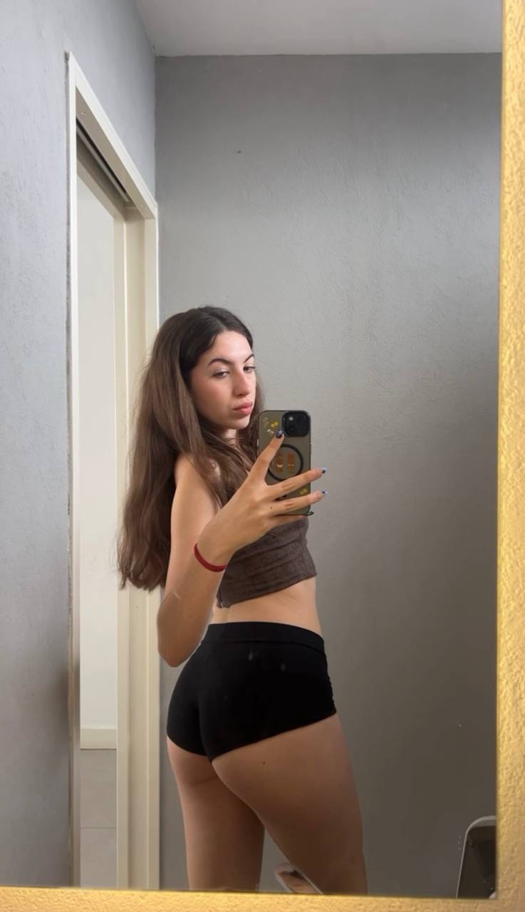 Amber in her underwear in Wuzhou