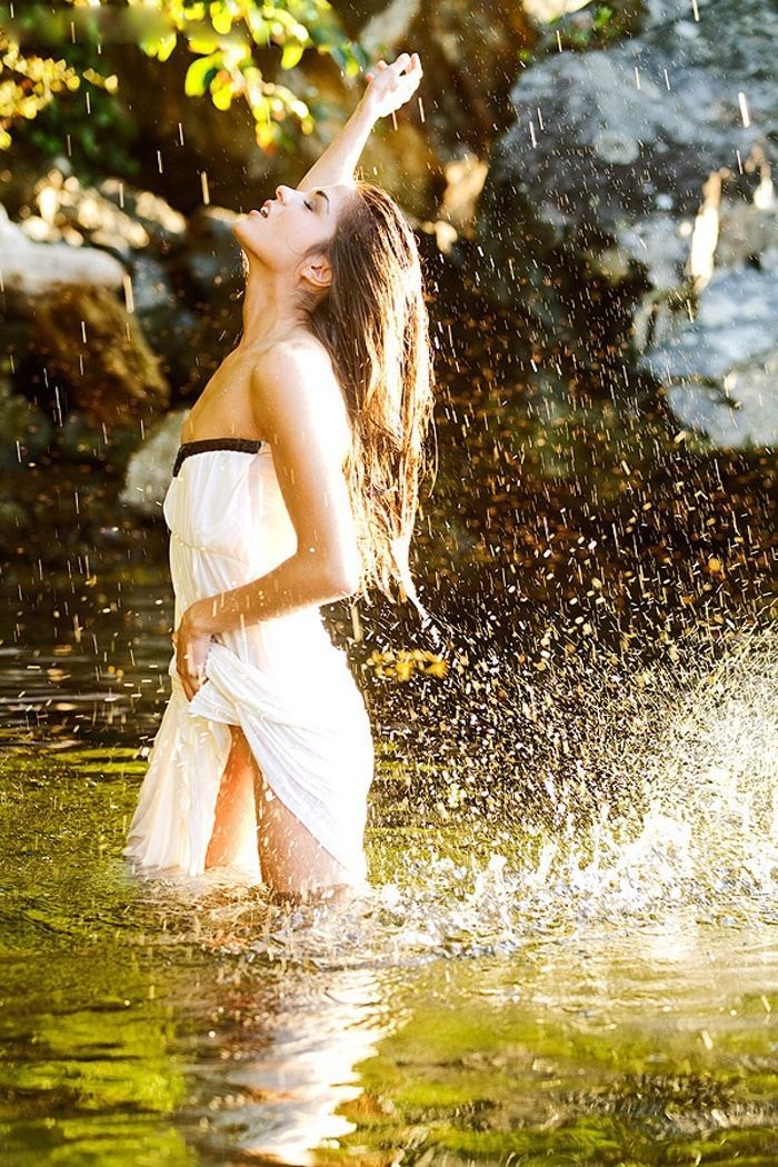 Marie Avgeropoulos in Wuzhou