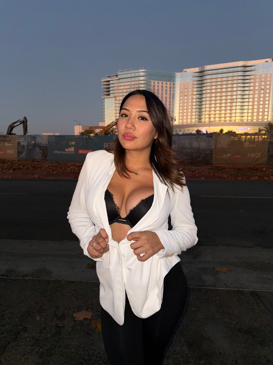 Take a pause and enjoy Ali Cruz — streaming from Wuzhou