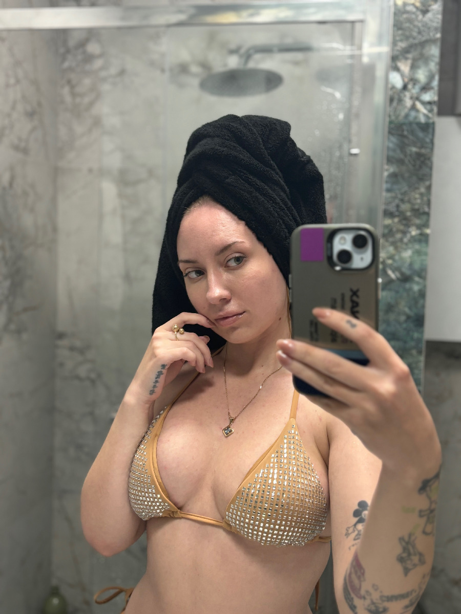 Nude girl KateV in Wuzhou