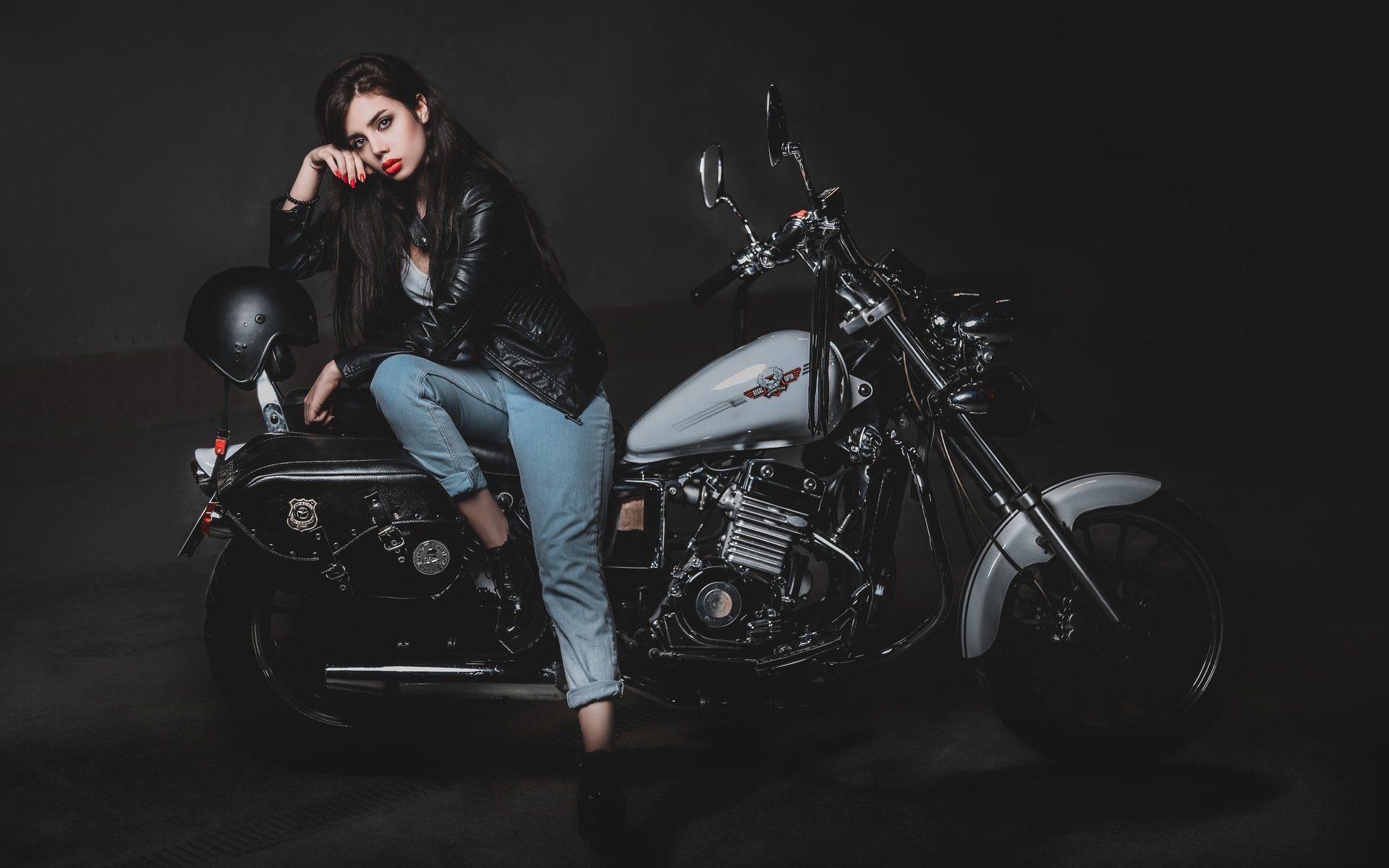 Biker girls: style and drive in Wuzhou
