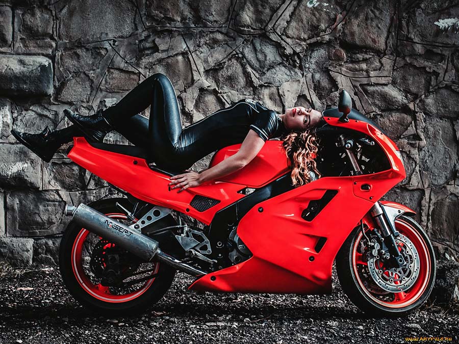 Beautiful girl Beautiful girls and motorcycles in Wuzhou