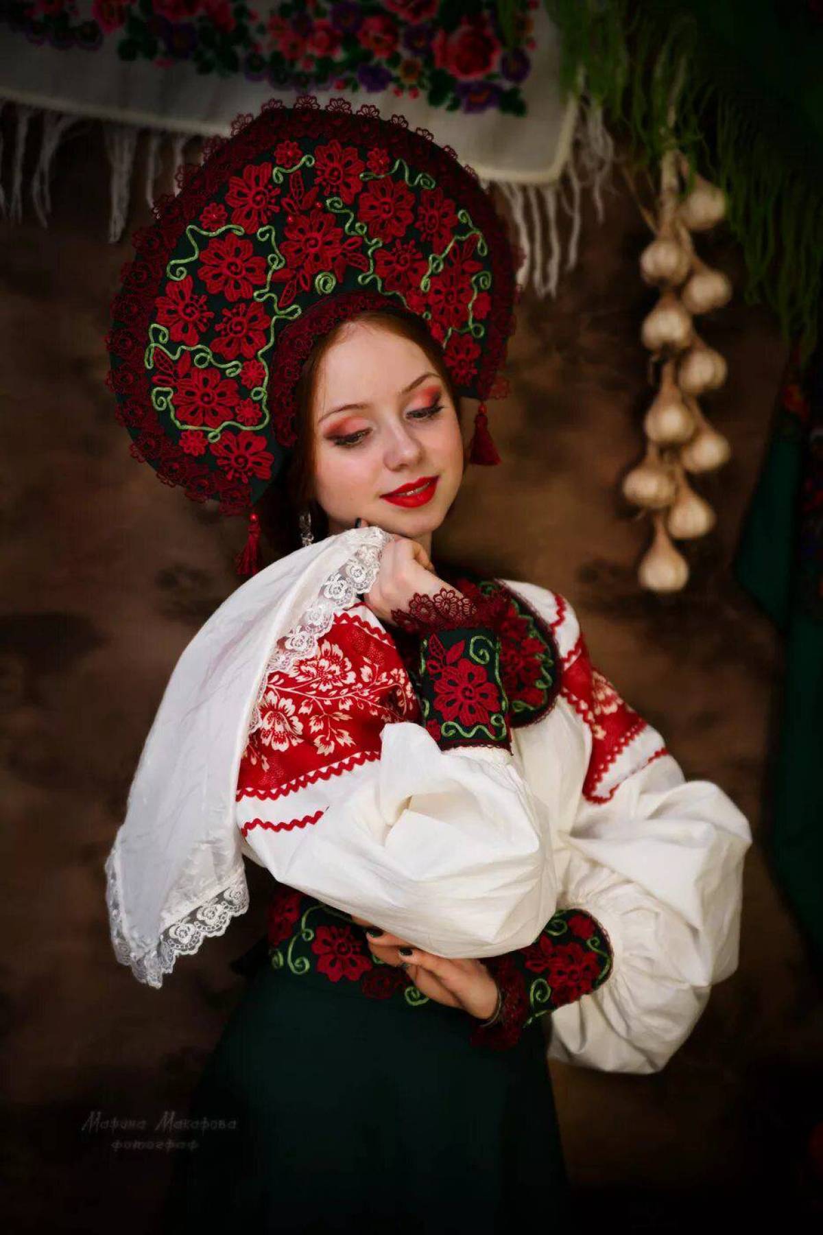 Women in Slavic costumes underwear in Wuzhou