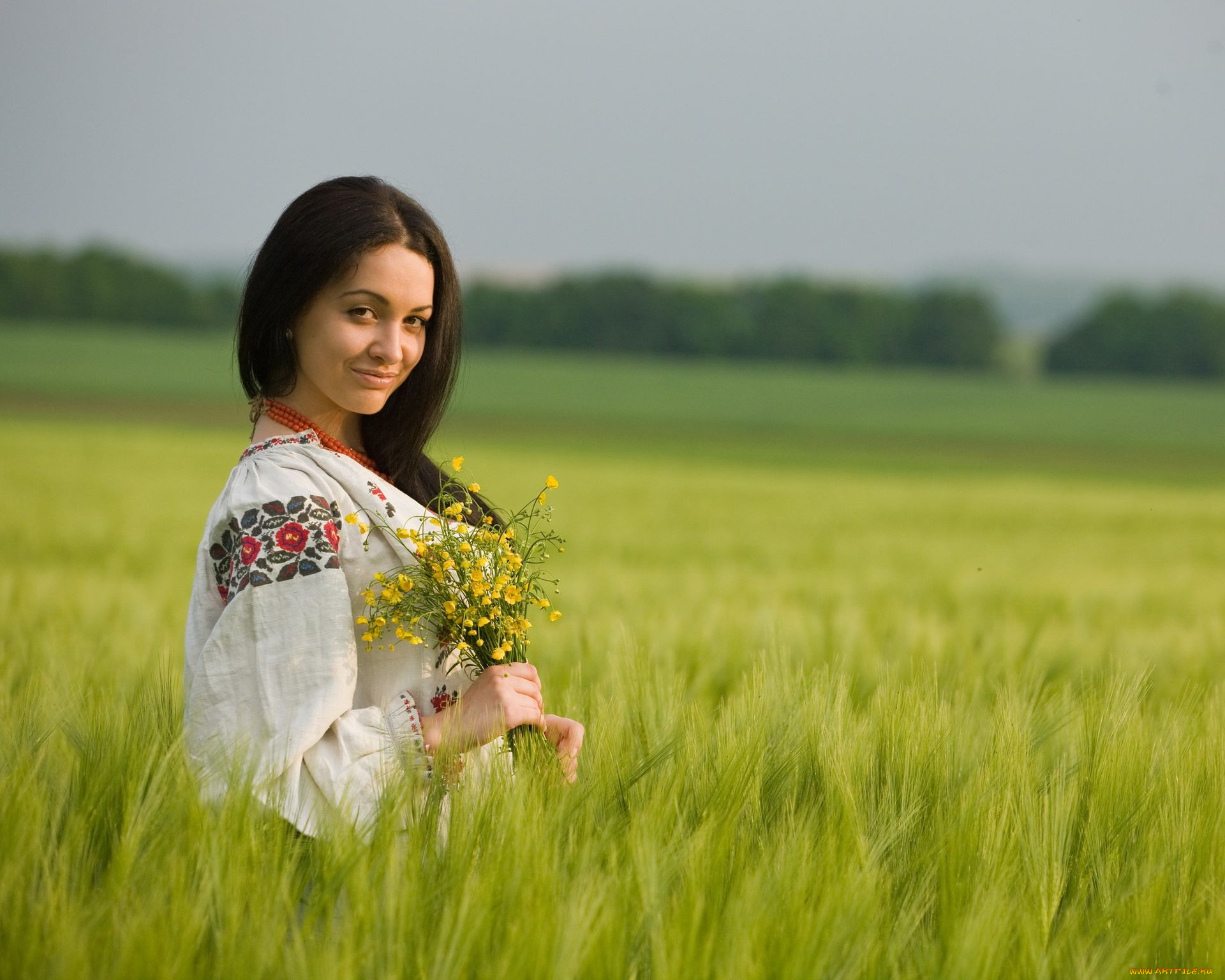 Women in Slavic costumes in Wuzhou