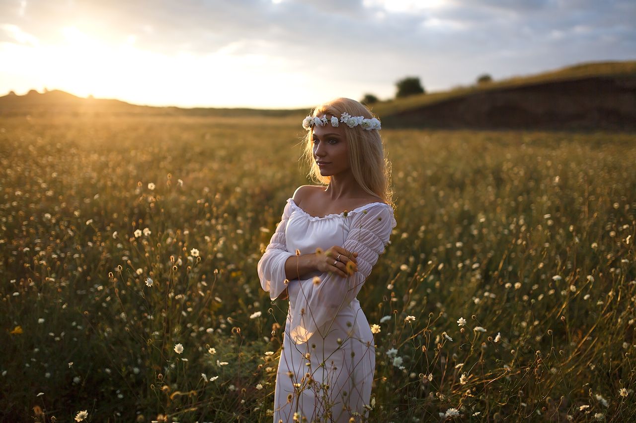 Girls in Slavic costumes in Wuzhou