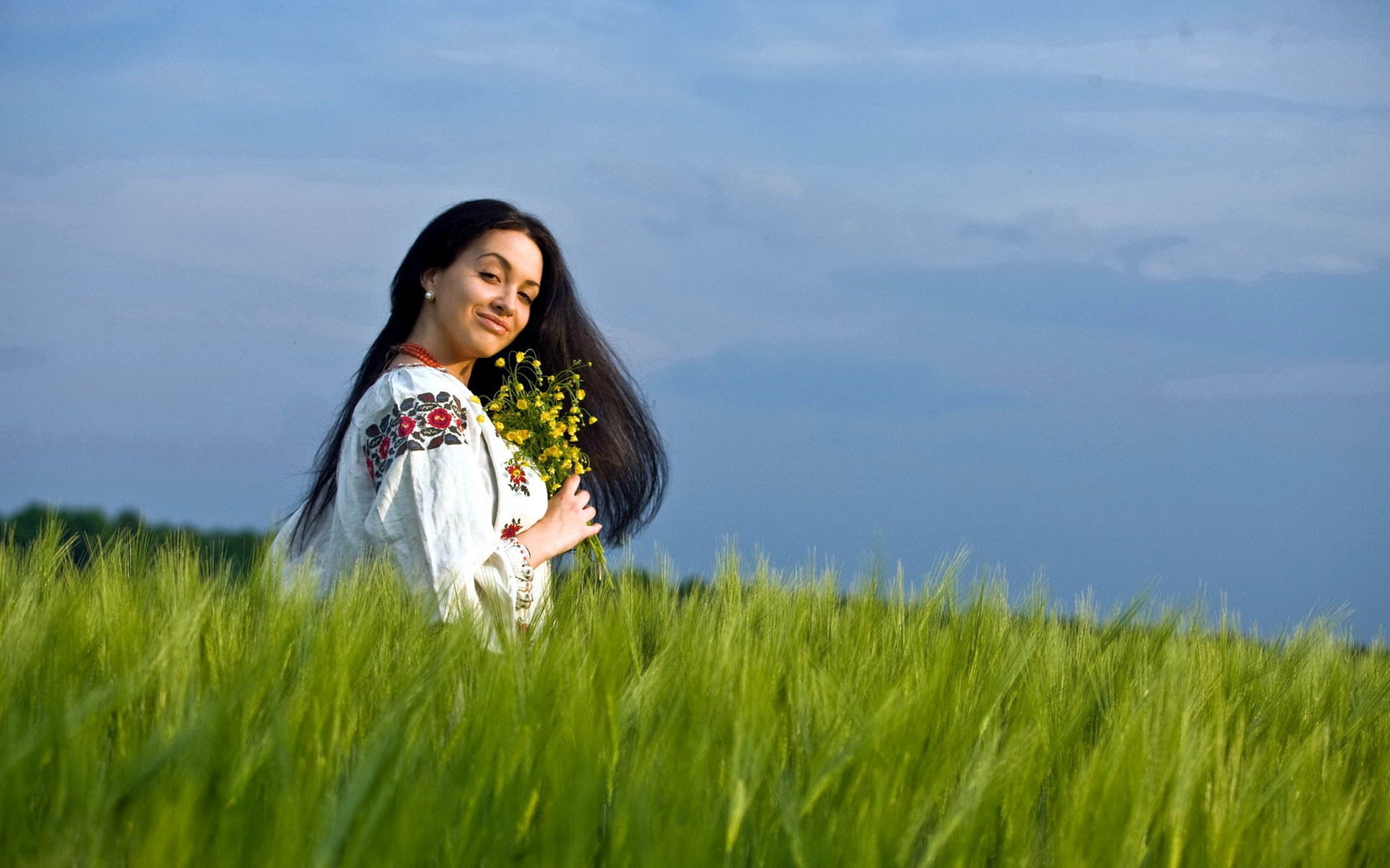Girls in Slavic costumes in Wuzhou
