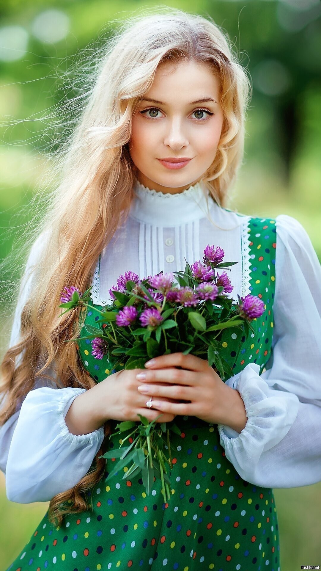 Girls in Slavic costumes in Wuzhou