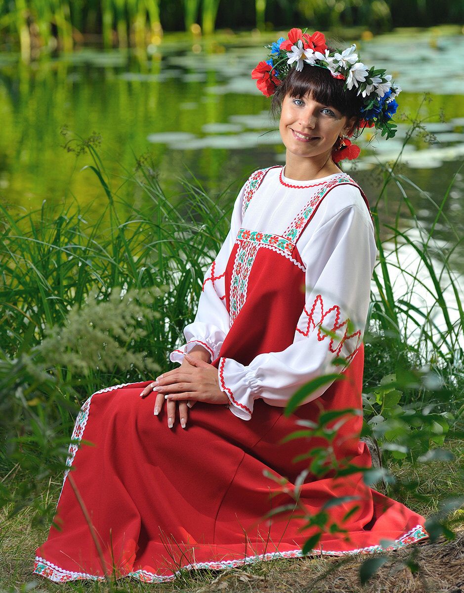 Beautiful girl Girls in Slavic costumes in Wuzhou