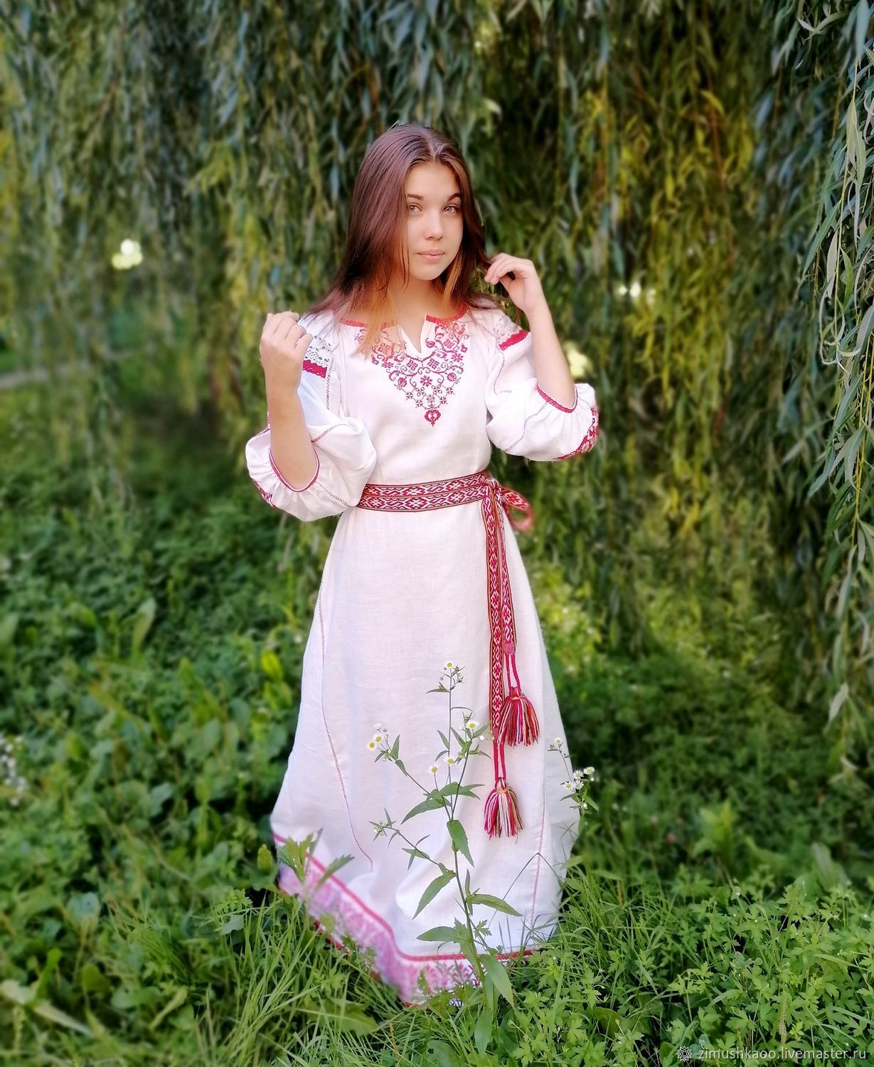 Girl Girls in Slavic costumes in Wuzhou