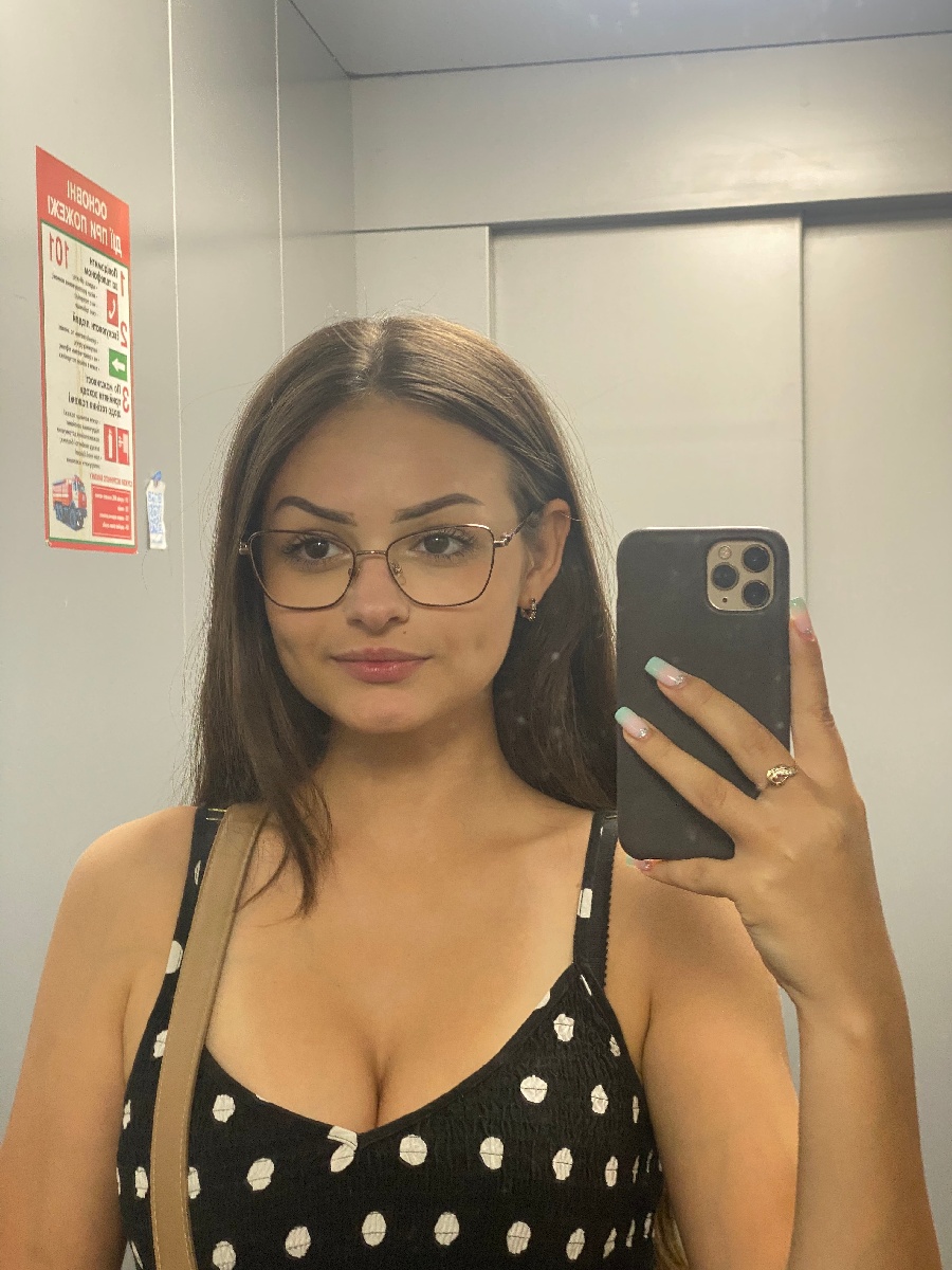 Sexy model Stacy in Wuzhou